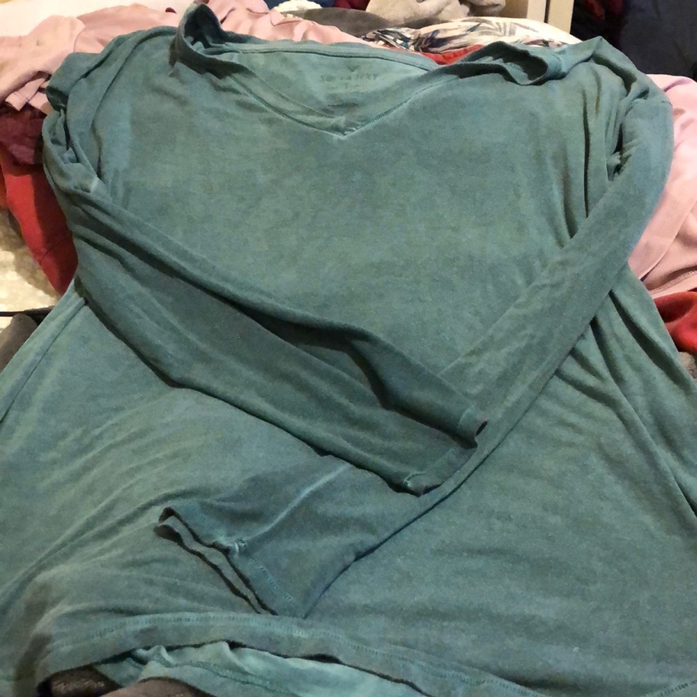American Eagle Long Sleeve V-Neck